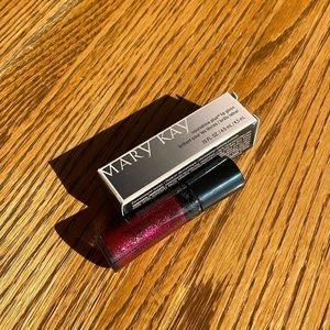 Mary Kay nourishine plus lip gloss Shade: Berry Dazzle